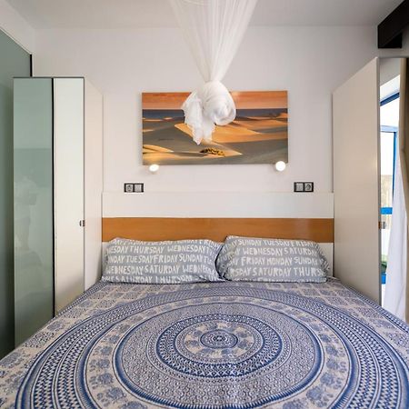 Apartamentos Playa Feliz プラヤ・デル・イングレス エクステリア 写真